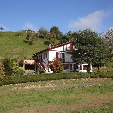 Mendi Beheria Bi Hébergement de vacances Uhart-Cize