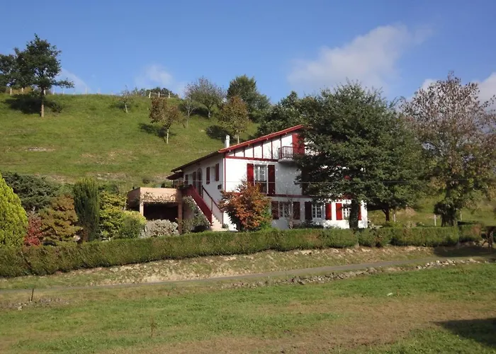 Mendi Beheria Bi Semesterbostad Uhart-Cize